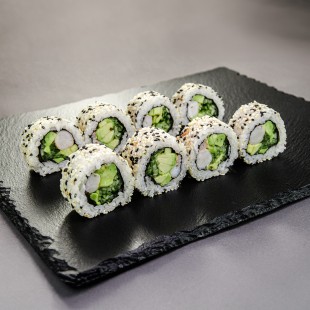 Roll Каліфорнія з креветкою в кунжуті