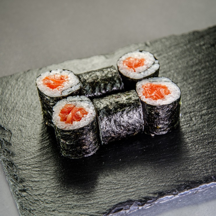 Макі Roll з лососем